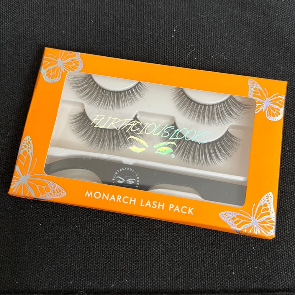 FLIRTACIOUS LOOKS
Monarch Lash Pack